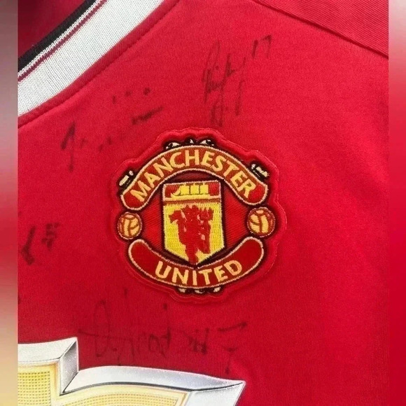 Manchester United Chevrolet Autographed Youth Large - Picture 3 of 10